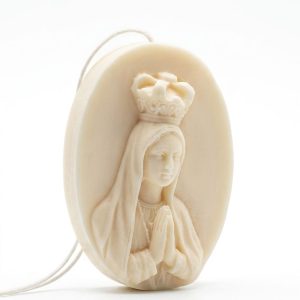 Colección artesanal de velas decorativas y figuras aromáticas