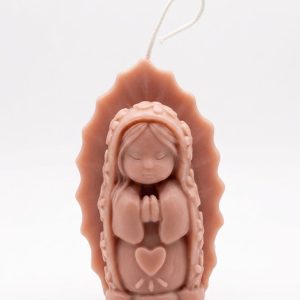 Colección artesanal de velas decorativas y figuras aromáticas